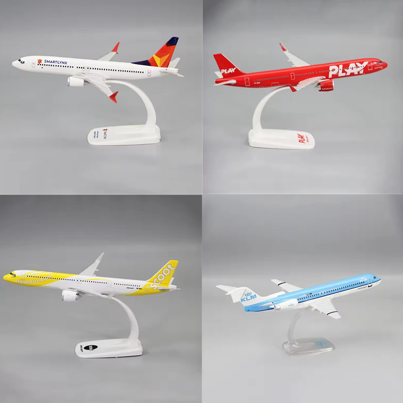 Model Airplane Plastic - Skala 1/100 Air /KLM FK-100/SMARTLYNX /PLAY