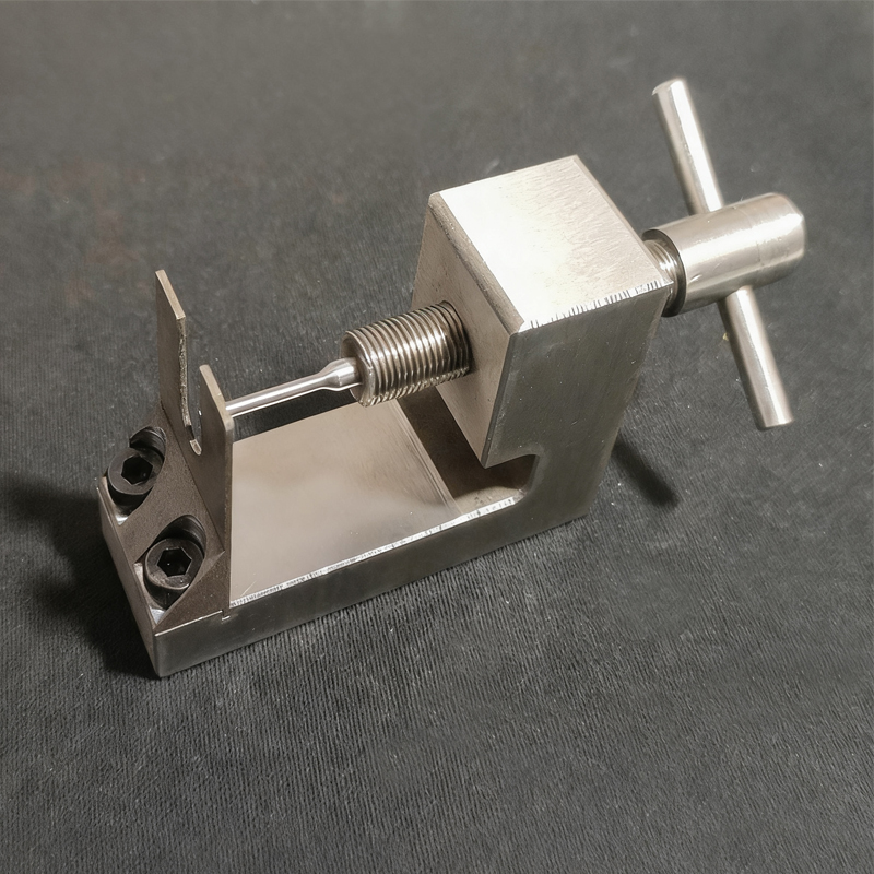 Tamiya Model Mini 4Wd - 1 Buah Alat Penarik Ban Baja